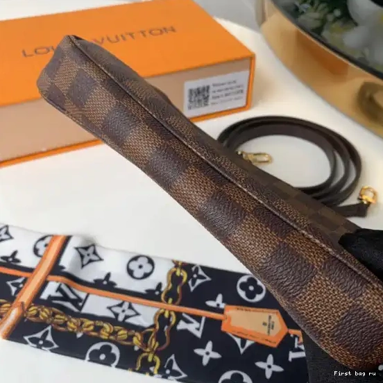Frstbag ru Vuitton POCHETTE ACCESSOIRES Louis 0707